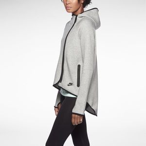 Nike Women’s Tech Fleece Cape